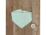 bandana bavoir en coton bio brodé d'une feuille