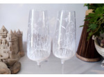 Grandes flutes à champagne en cristal peintes à la main dans les coloris blanc perle décorées de petites libellules