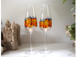 Jolies flutes à champagne artisanales peintes à la main représentant le château de Chinon coloris rouges orangés signées