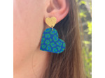Boucles d'oreilles coeur coloris bleu motif léopard vert