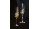 Duo de flutes en cristal peintes à la main et personnalisables représentant une envolée de pétales de fleurs dans le vent