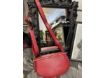 B1016-9 Banane cuir rouge carmin