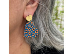 Boucles d'oreilles coeur coloris bleu motif léopard orange.