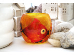 Photophore en verre craquelé peint à la main sur le thème des poissons des îles dans les tons rouges orangés