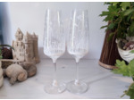 Grandes flutes à champagne en cristal peintes à la main dans les coloris blanc perle décorées de petites libellules