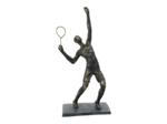 Joueur de tennis résine service socle 18x14x38cm