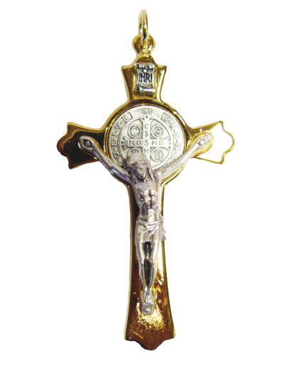 Croix de Saint Benoît en Laiton Doré 7,5cm