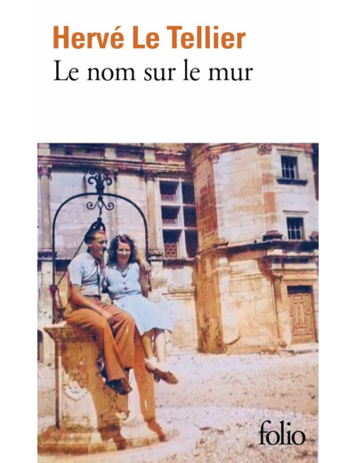 LE NOM SUR LE MUR
