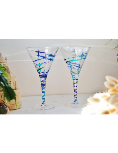 Lot de deux verres à cocktail en cristal de bohème peints à la main dans les coloris bleus verts décorés de volutes verres personnalisables