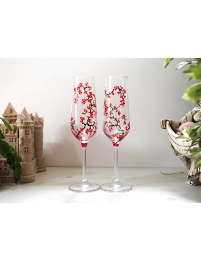 Lot de deux flutes à champagne peintes à la main personnalisable sur le thème des cerisiers du Japon au coloris rouges et noirs