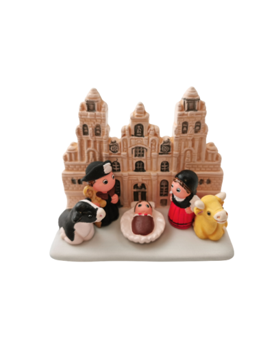 CRECHE en céramique BLOC 8x7cm- ST JACQUES DE COMPOSTELLE