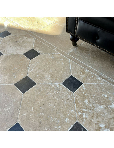 Dallage pierre de Bourgogne Davallière à cabochons finition Demeure 30x30x2cm