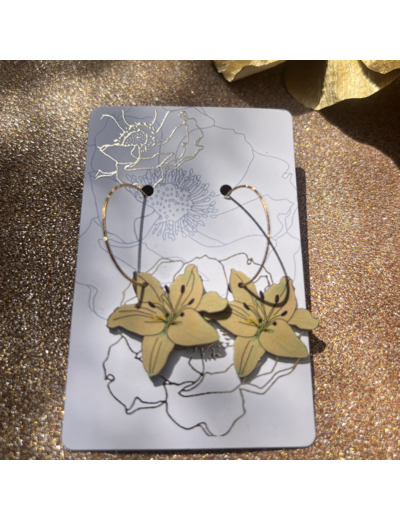 Boucles d'oreilles créoles lys beige