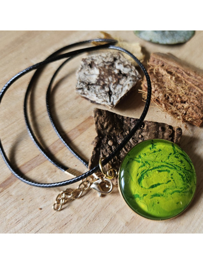 Collier en cordon ciré noir unique fait main (pendentif or 30mm)