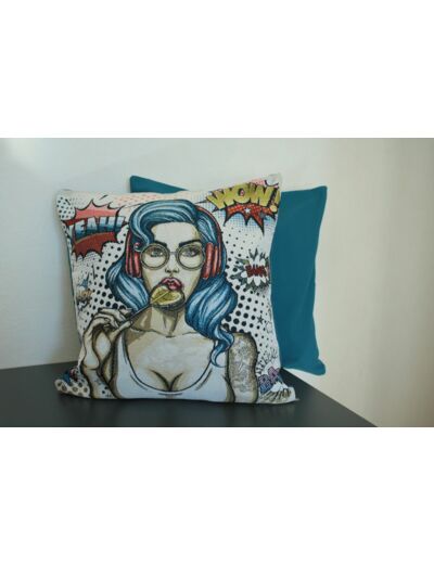 Coussin motif femme aux cheveux bleus