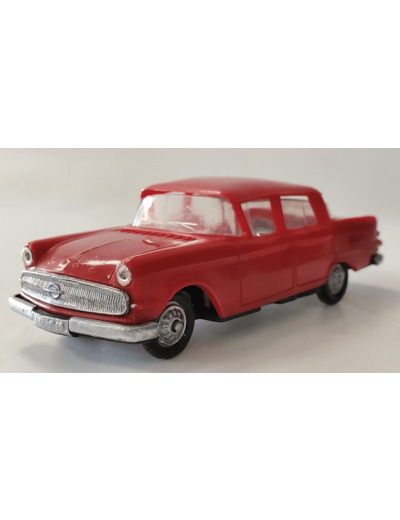 OPEL KAPITAN ROUGE NOREV PLASTIQUE 1/43 SANS BOITE