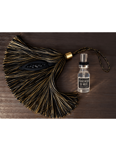 Pompon parfumé fraîcheur de musc décoratif & rechargeable – Autour du Parfum – Fabrication française