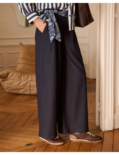 IN APRIL 1986 PANTALON FLUIDE