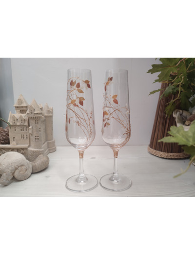 Verres à pied en cristal décorés à la main représentant de jolies fleurs de dune