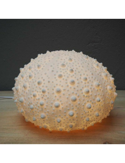 Lampe à poser oursin blanc en résine et poudre de pierres 23x34cm