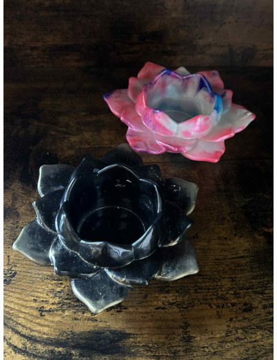 L'Éclat du Lotus Sacré : Porte-Bougie en Résine Époxy