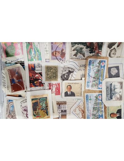 TIMBRES DU MONDE MELANGE DE FORMATS ET COMMEMORATIFS SUR FRAGMENTS