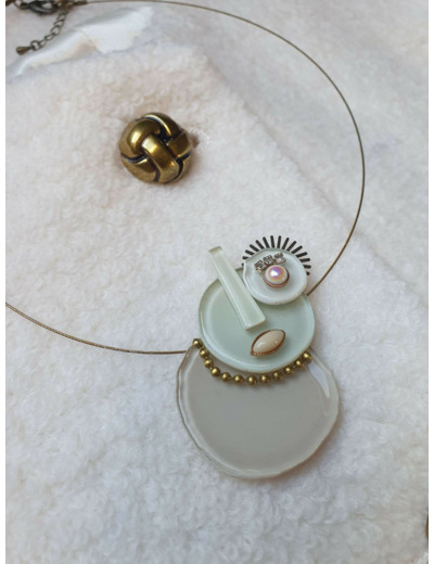 Collier Madame Blanc cassé