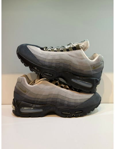 Nike Air Max 95 OG Big Bubble Black Medium Olive — T. 41 (Seconde main)