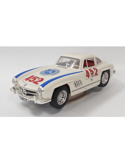 MERCEDES 300 SL 1954 BURAGO 1/18 SANS BOITE