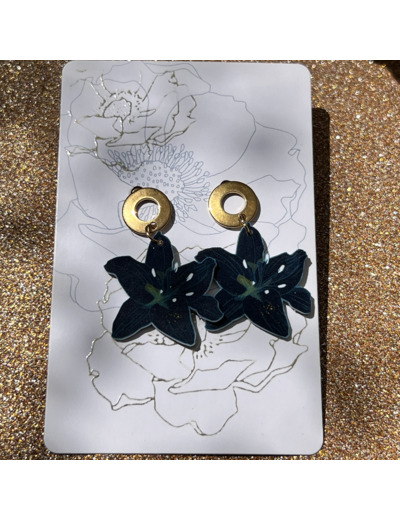 Boucles d'oreilles lys bleu marine