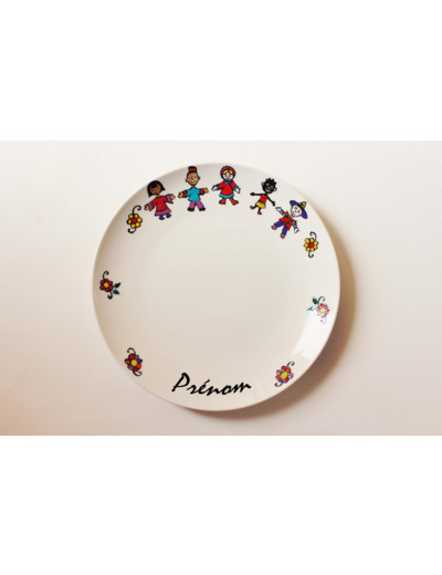 Assiette en porcelaine personnalisable au prénom de votre choix sur le thème des enfants du monde peinte à la main 19cm, signée et daté