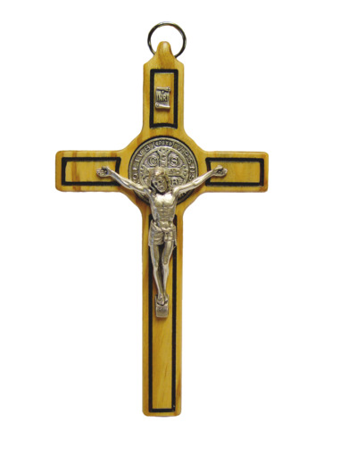 Croix de St Benoît en Olivier Gravé 14cm