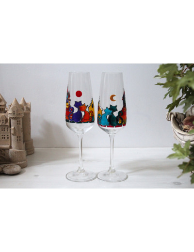 flutes à champagne multicolores peintes à la main sur le thème des chats amoureux sous la lune dorée et le soleil couchant - verre en cristallin
