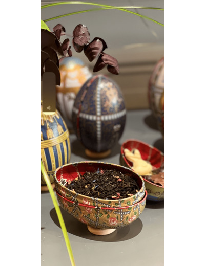 Oeuf de Pâques Fabergé garni de thé