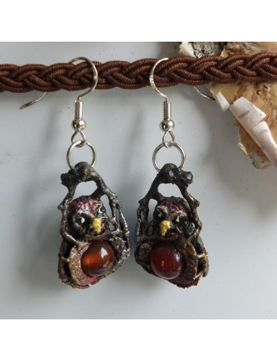 Boucles d'oreilles "Les ailes de la nuit" Chouette et pierre naturelle Cornaline