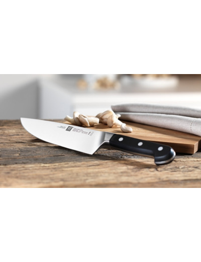 COUTEAU CHEF PRO 20CM