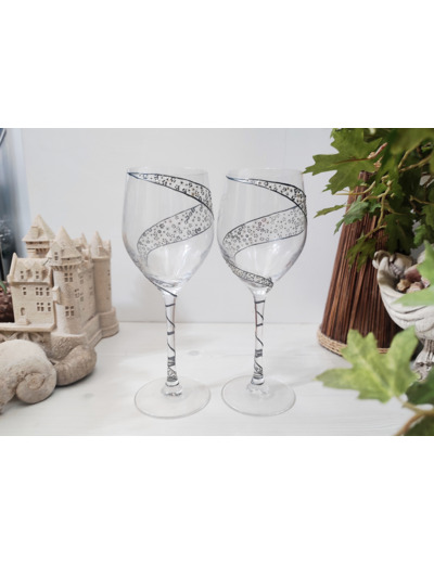 Verres en cristal peints à la main décorés de  fleurs blanches nacrées et argentés en relief