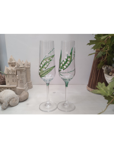 Duo de flutes à champagne en cristal de bohème peintes à la main sur le thème délicat du muguet