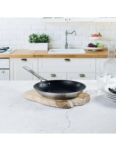 1826 POELE INOX ET REVETEMENT ANTI ADHESIF  AVEC POIGNEE