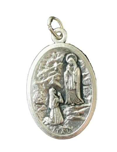 Médaille 22mm Ovale en métal argenté - ND LOURDES