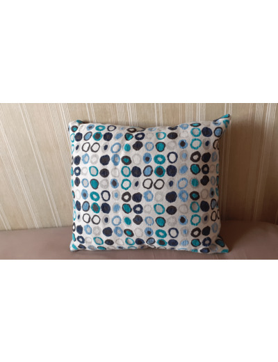 coussin motif ronds bleu marine, turquoise.. Dimensions : 44 cm de long et 39 cm de large