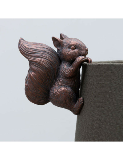 Petite suspension décorative écureuil marron en résine10x6cm