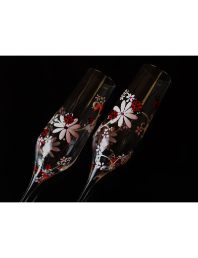 Jolies flutes décorées à la main  dans les coloris rouge et noir sur le thème des coccinelles
