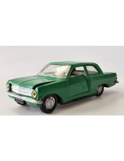 OPEL REKORD 1700 VERTE NOREV PLASTIQUE 1/43 SANS BOITE