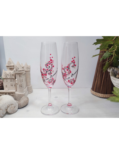 Duo de flutes à champagne en cristal saint Valentin peintes à la main décorées de bouquets de petits coeurs rouges
