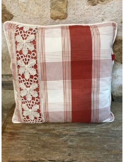 Coussin de style campagnard à carreaux rouge et beige