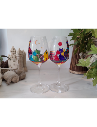 Duo de 2 jolis verres à vin en cristal peints à la main multicolore sur le thème des chats de gouttière