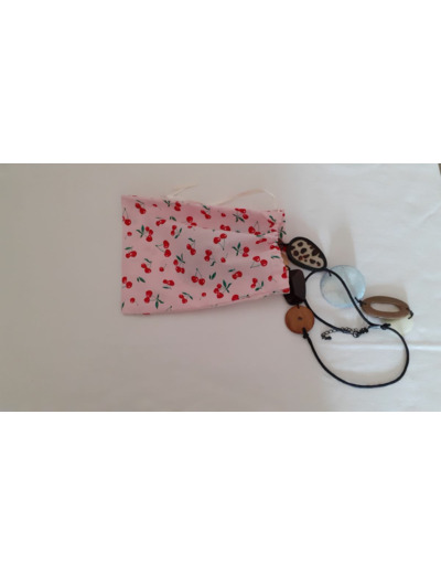 PETIT SAC TISSU CERISE AVEC LIEN