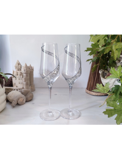 Flutes peintes à la main décorées de petites fleurs en forme de spirale blanches nacrées et argentés en relief