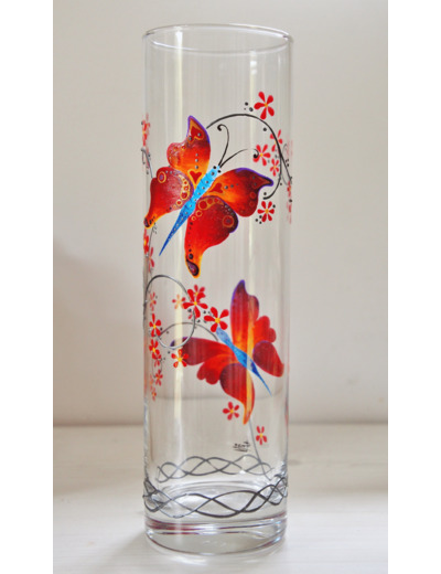 Joli vase peint à la main, original, signé et numéroté, une guirlande de petites fleurs rouges, butinées par de jolis papillons multicolores